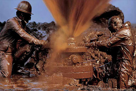 Puits de ptrole en feu pendant la Guerre du Golfe en 1991 au Koweit