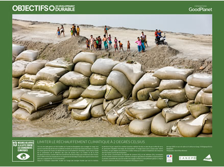 Barrage difi en sacs de sable sur le delta du Gange, Chittagong district, Bangladesh.